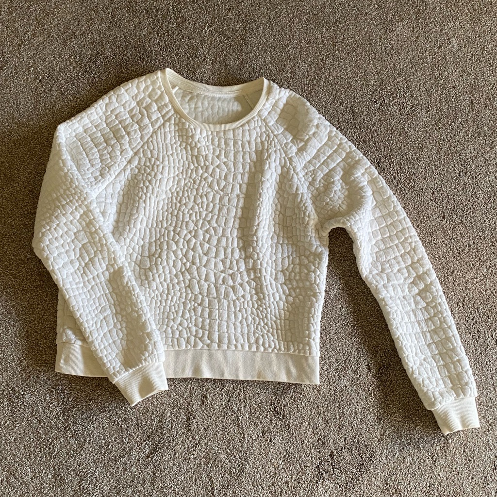 White Croc Pattern Long Sleeve Sweatshirt. Size Small